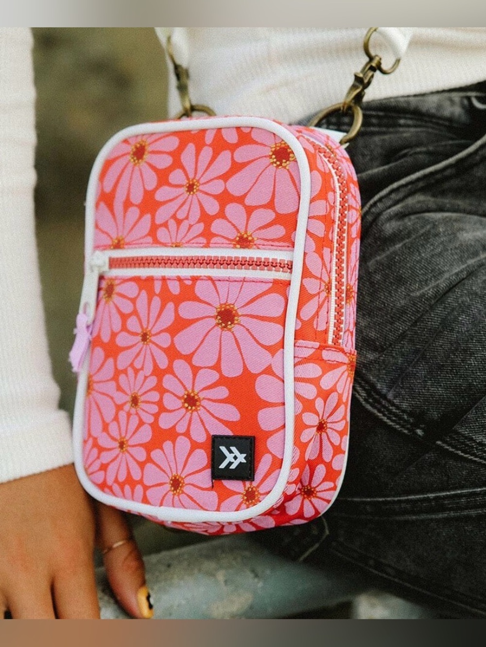 Thread wallet bag